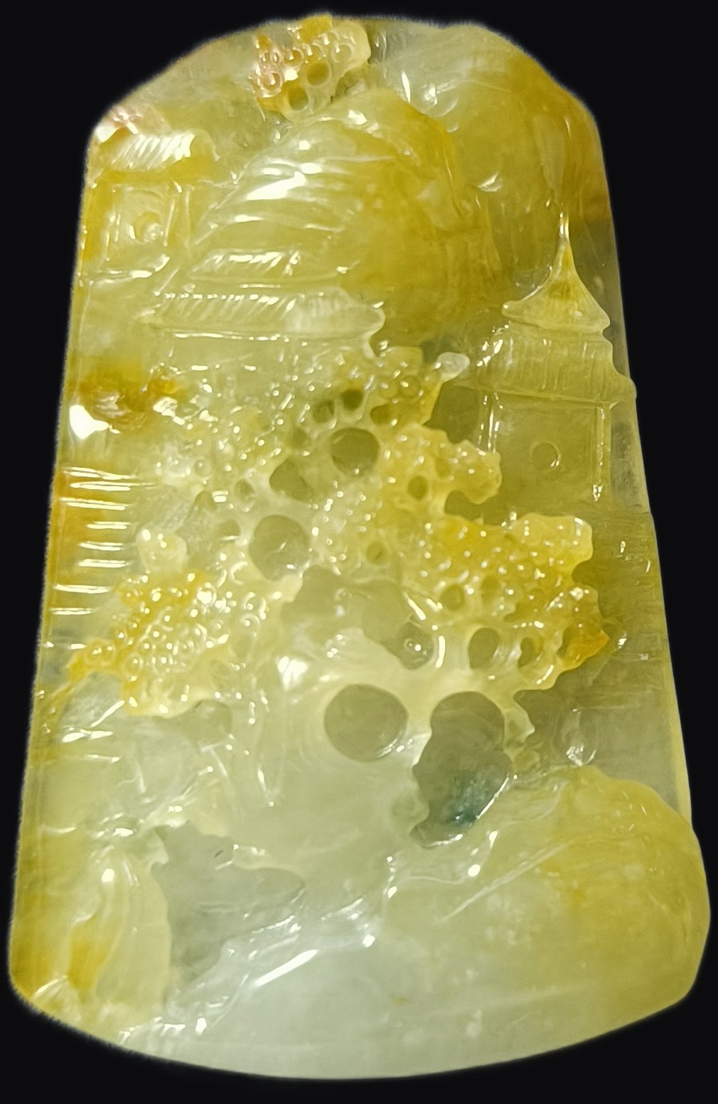 四會工黃翡飄花山水正面